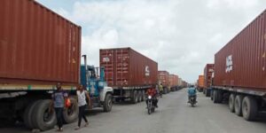 Trucks-in-Lagos-1424×802-1-750×375-1