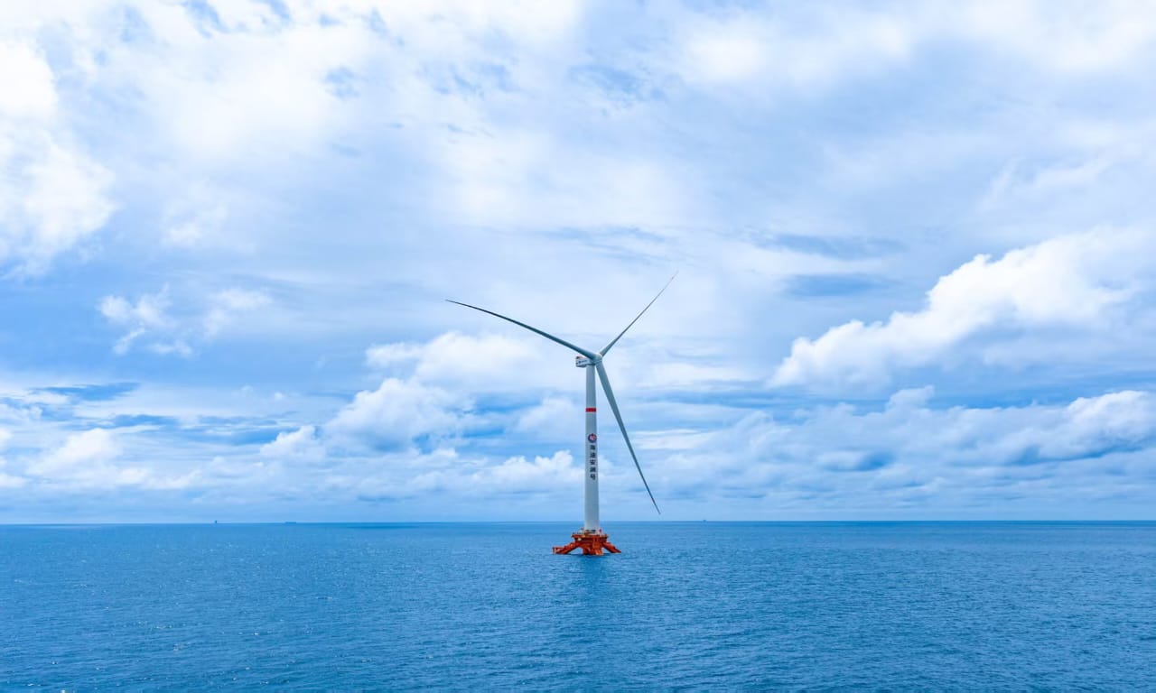 China’s first 16MW tension-leg floating wind platform, Haiyou Anlan, connects to the Lufeng oilfield grid and begins supplying green electricity to offshore operations in the South China Sea on August 6, 2026. Photo by CNOOC.