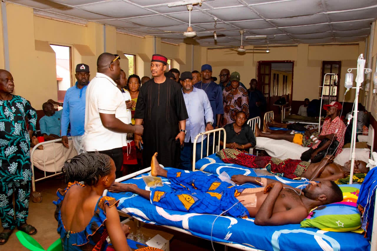APC Chairman Chief Benjamin Omale at the Teaching Hospital in Otukpo to condole with the injured victims of the attack